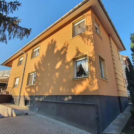 מישקולץ Adel Apartman מראה חיצוני תמונה