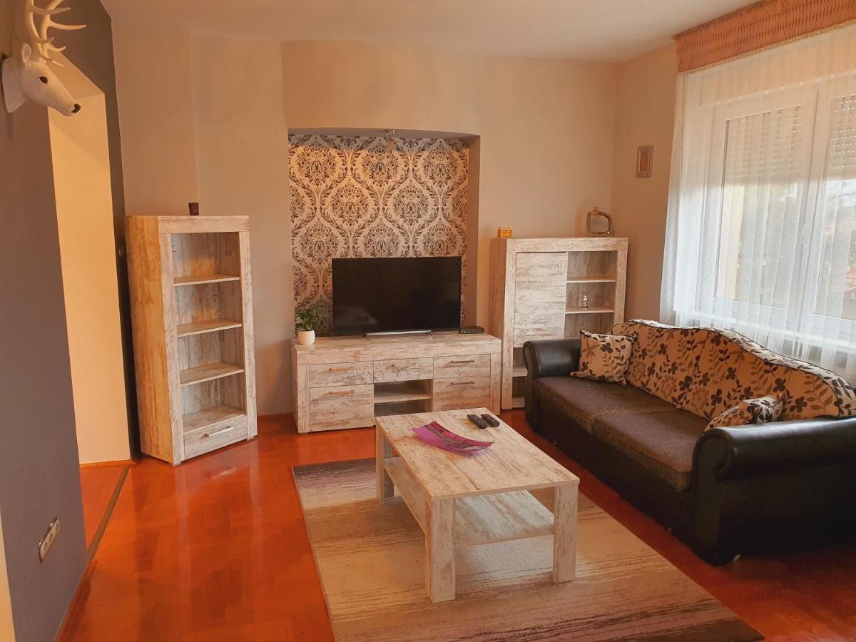 מישקולץ Adel Apartman מראה חיצוני תמונה