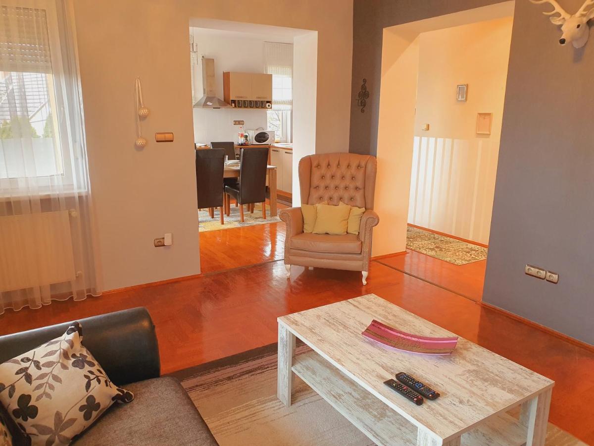 מישקולץ Adel Apartman מראה חיצוני תמונה