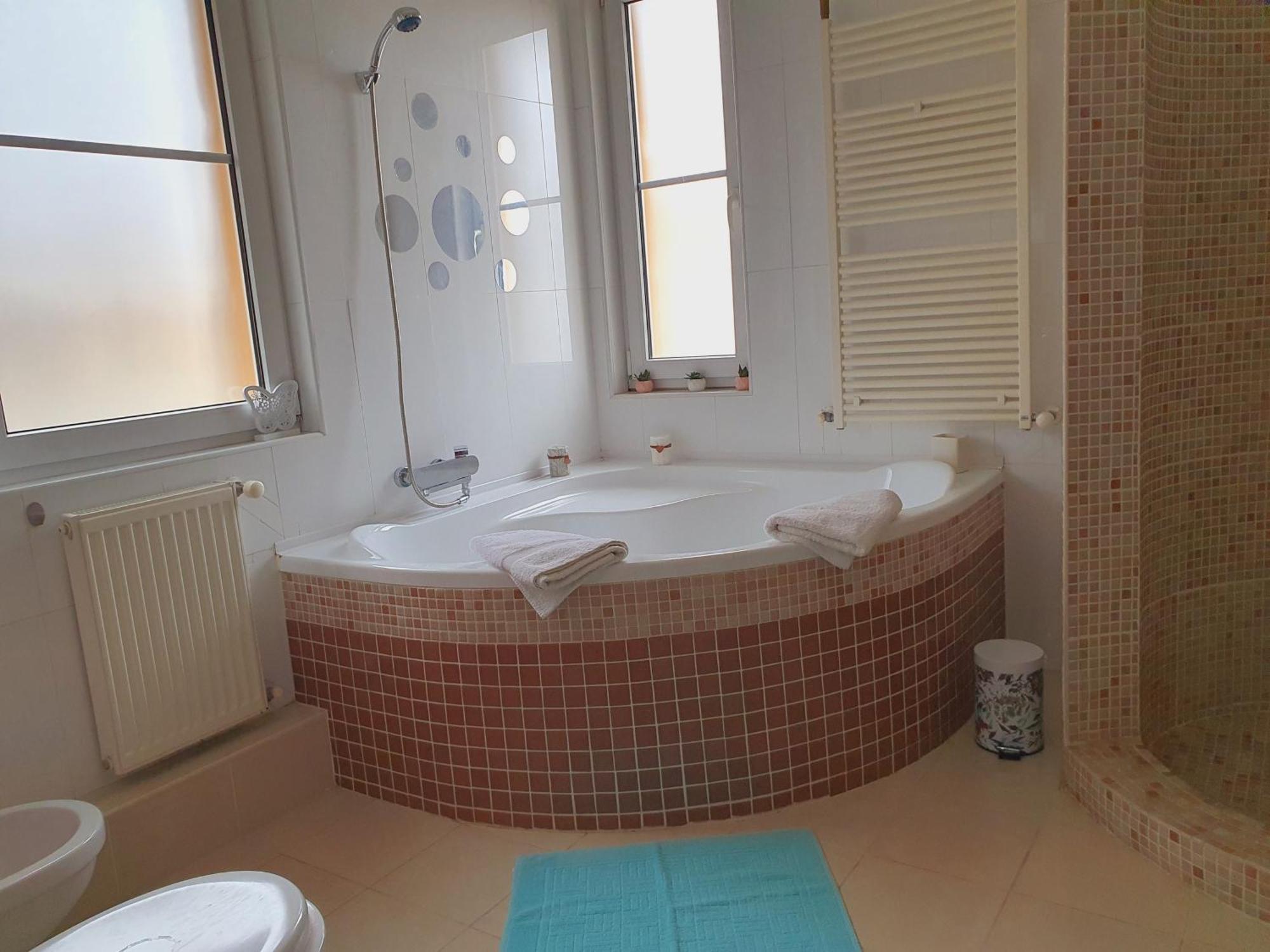 מישקולץ Adel Apartman מראה חיצוני תמונה